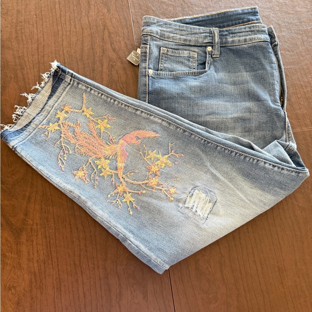 Terra & Sky Cropped Boyfriend Light Wash Embroidered Jeans Pink Floral Detail